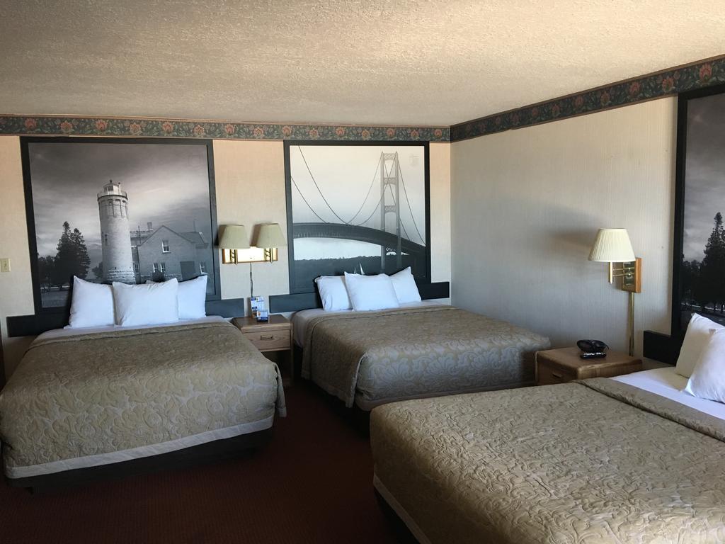 Super 8 Beachfront By Wyndham Mackinaw City, Mi Eksteriør bilde