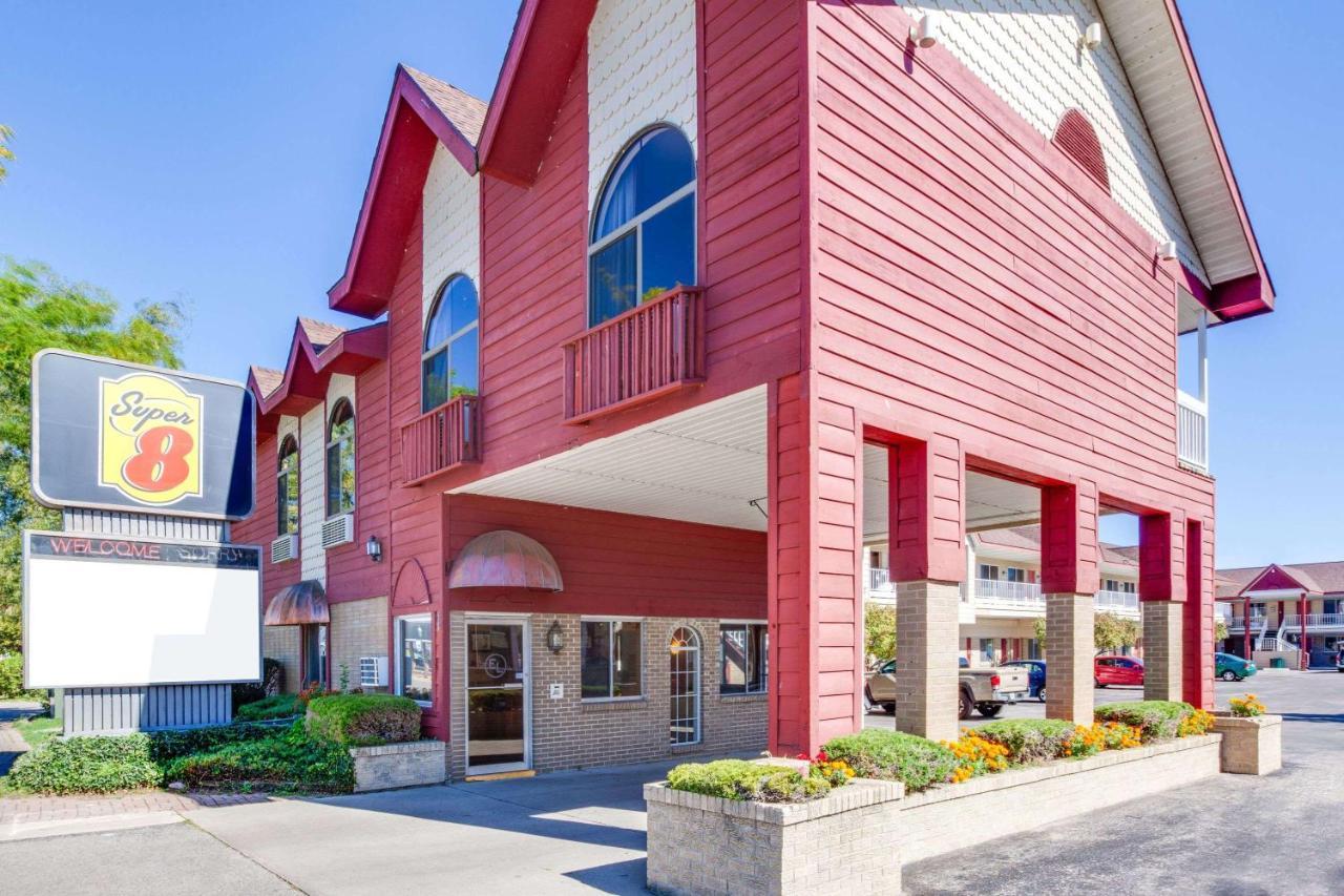 Super 8 Beachfront By Wyndham Mackinaw City, Mi Eksteriør bilde