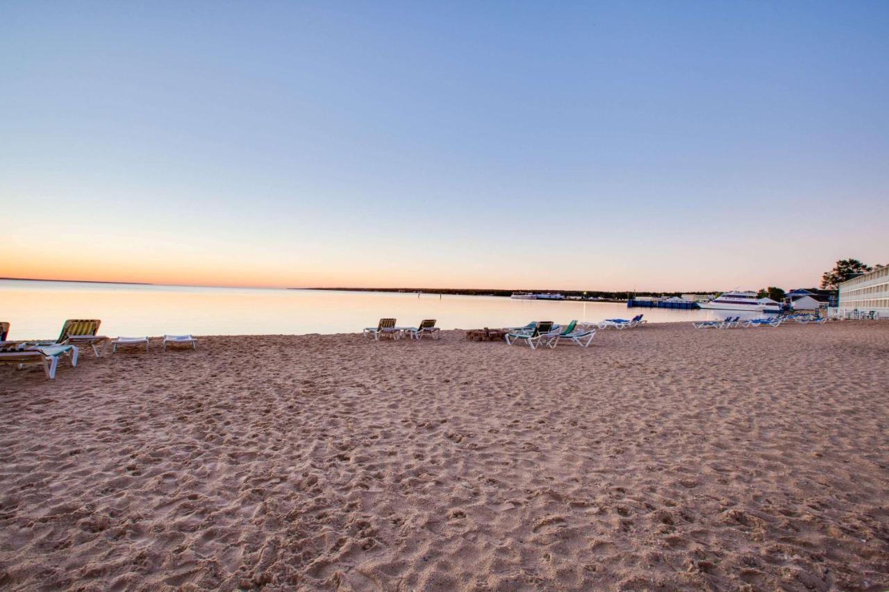 Super 8 Beachfront By Wyndham Mackinaw City, Mi Eksteriør bilde