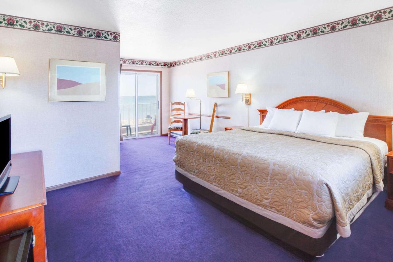 Super 8 Beachfront By Wyndham Mackinaw City, Mi Eksteriør bilde
